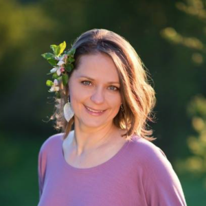 TEREZA KRAMEROVÁ - Partnerské vazby napříč časoprostorem